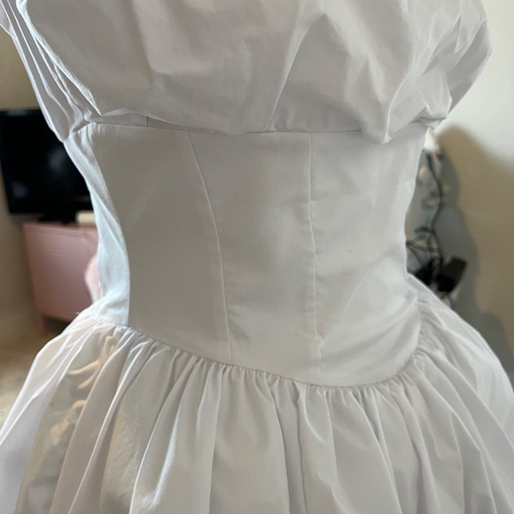 HOUSE OF CB/ LE PUFF/ White/ Size M - Picture 4 of 9